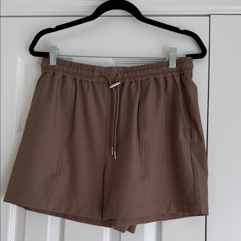 Varley shorts size L NWOT
